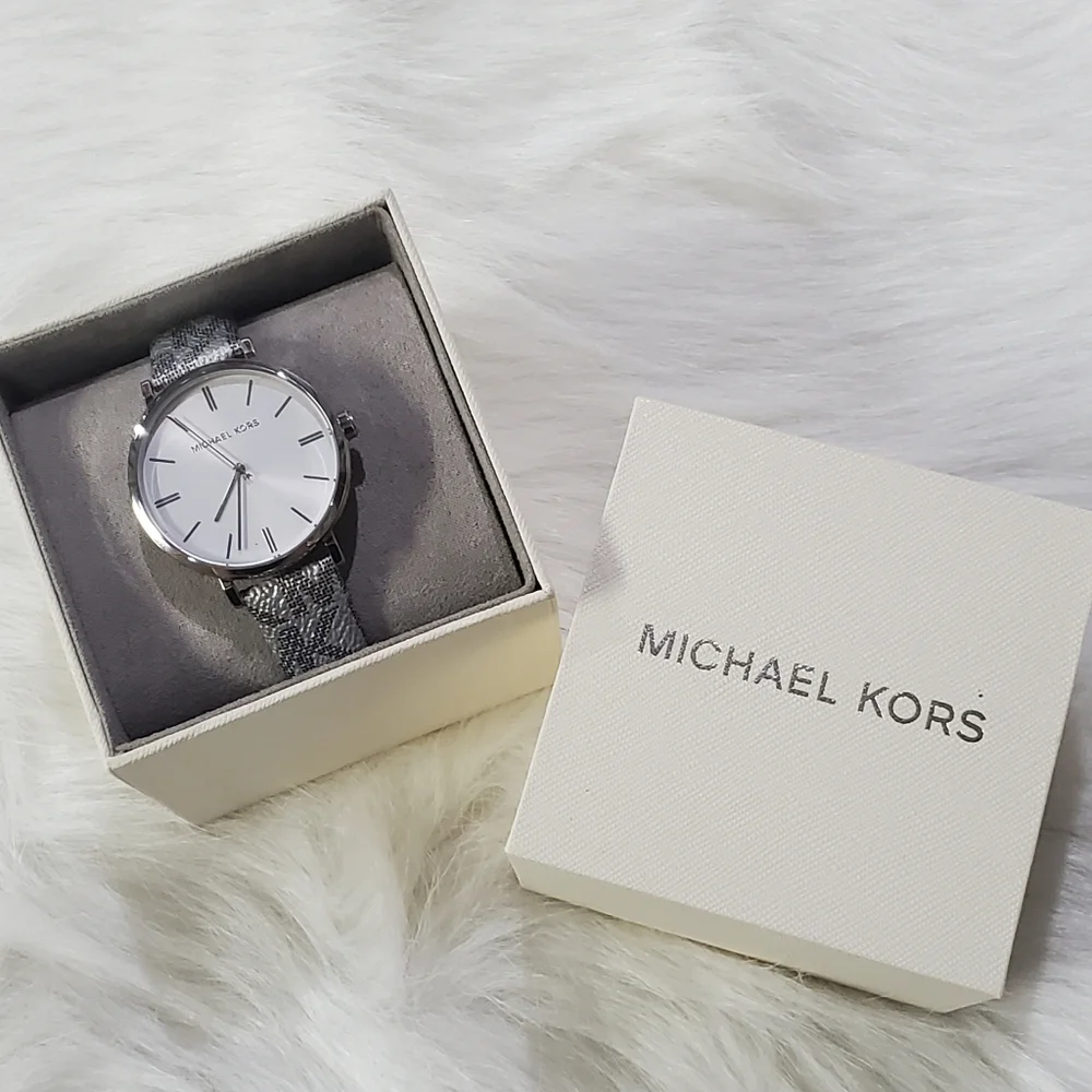 Michael Kors Women's Addyson White Dial Watch - Picture 1 of 9